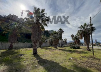 Giardino - Casa indipendente S.S. 113
 
199, Campofelice di Roccella - foto 17