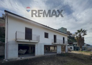 Casa all\'aperto - Casa indipendente S.S. 113
 
199, Campofelice di Roccella - foto 18