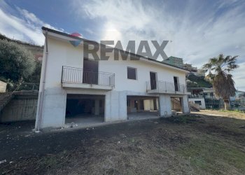 Casa all\'aperto - Casa indipendente S.S. 113
 
199, Campofelice di Roccella - foto 26