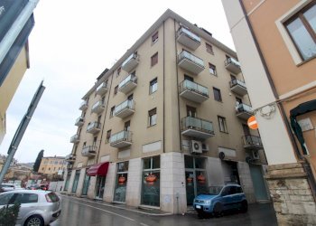 Stabile - Quadrilocale via Teatro Antico
 
18, Teramo - foto 1