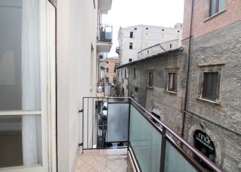 Veduta - Quadrilocale via Teatro Antico
 
18, Teramo - foto 7
