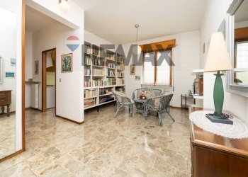 Sala da pranzo - Appartamento Largo Vittoria
 
16, Curno - foto 3