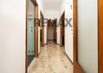 Hall / corridoio - Appartamento Largo Vittoria
 
16, Curno - foto 9