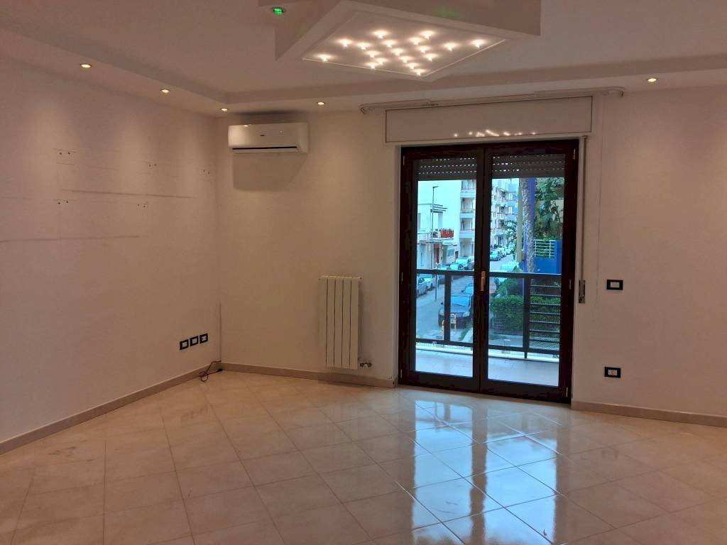 Salone - Quadrilocale via Venezia, 163, Taranto - foto 1