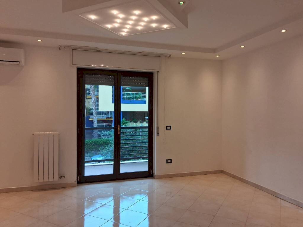 Salone - Quadrilocale via Venezia, 163, Taranto - foto 2