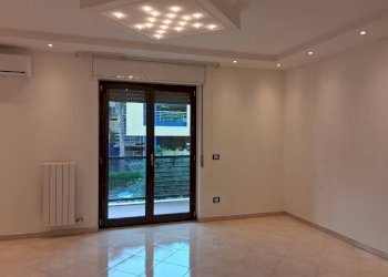 Salone - Quadrilocale via Venezia, 163, Taranto - foto 2