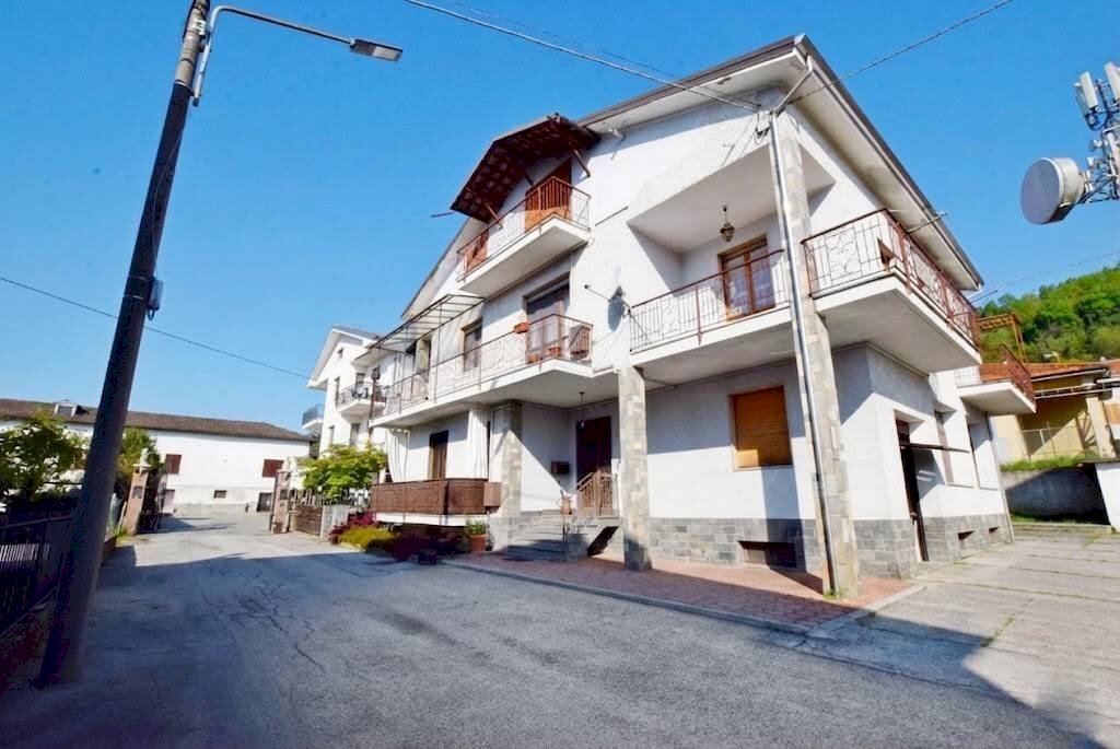 Facciata - Trilocale via Santa Lucia, 14, San Michele Mondovì - foto 1