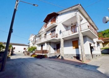 Facciata - Trilocale via Santa Lucia, 14, San Michele Mondovì - foto 1