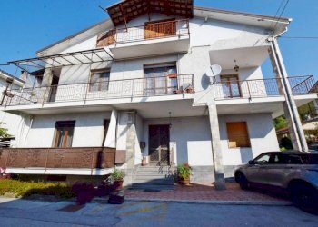 Facciata - Trilocale via Santa Lucia, 14, San Michele Mondovì - foto 2