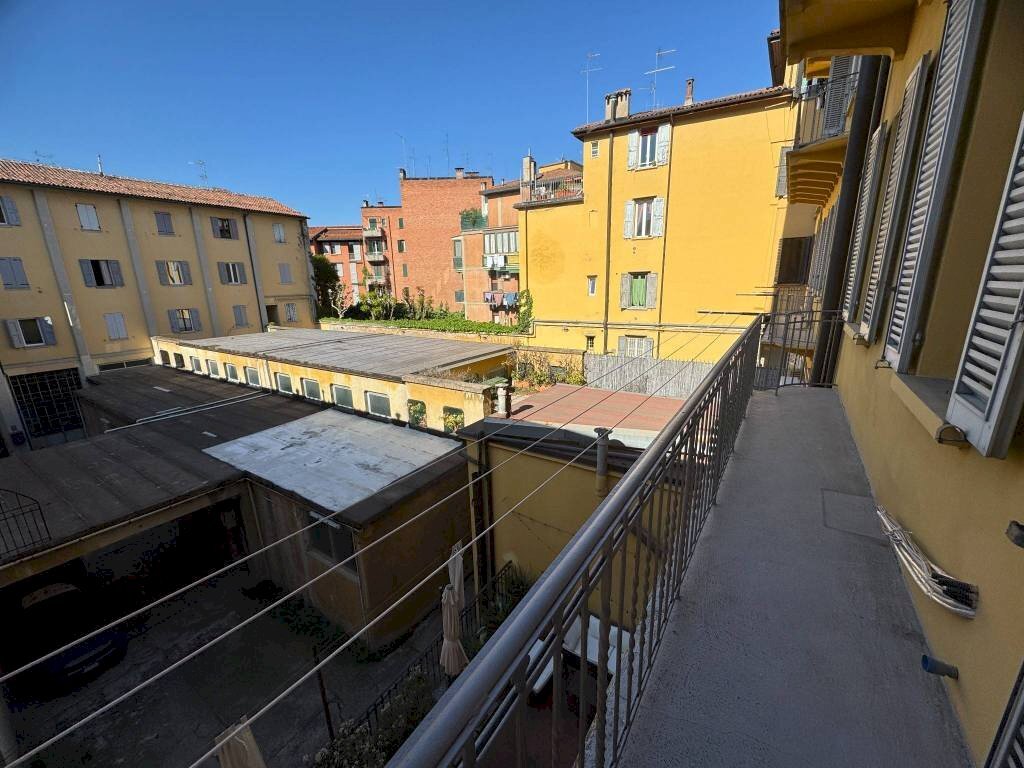 Balcone - Quadrilocale via San Felice, 118, Bologna (zona Centro Storico) - foto 1