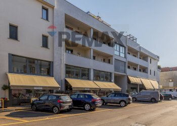 Edificio all\'aperto - Villa Bifamiliare via Col di Lana
 
17, Monza - foto 1