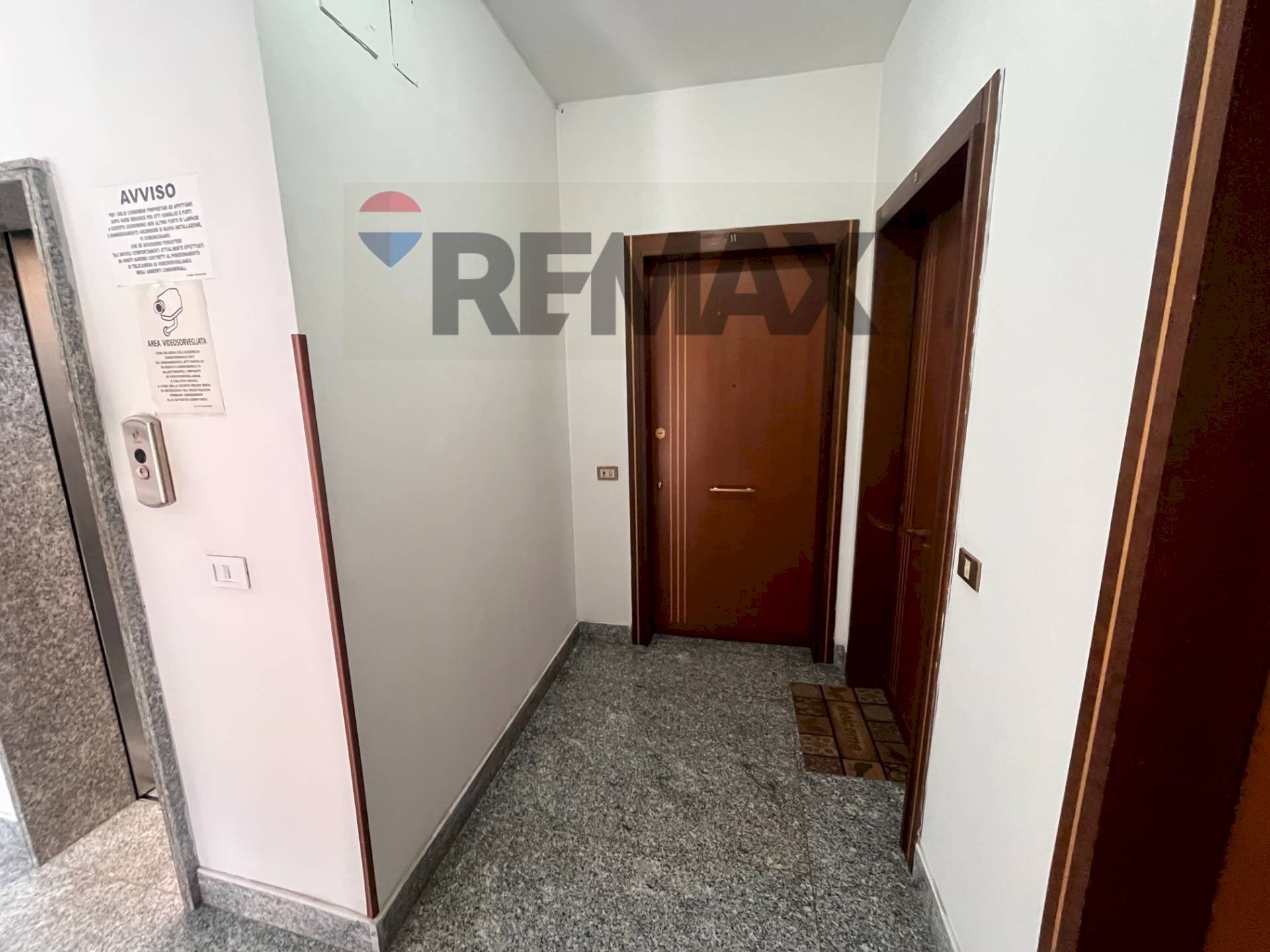 Hall / corridoio - Ufficio Via Sandro Pertini
 
11, Rende - foto 3