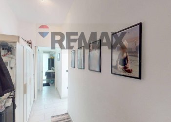 Hall / corridoio - Three-room apartment passo del solco, Avegno - photo 5