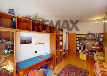 Sala da pranzo - Trilocale Via Martiri Di Cefalonia
 
4, Genova - foto 14