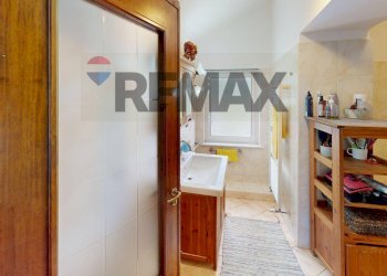 Bagno - Quadrilocale Salita Ronco
 
28A, Genova - foto 28