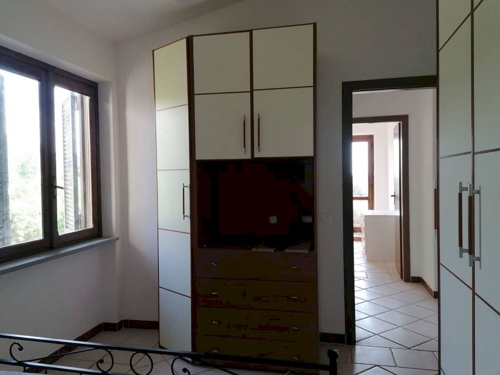 Camera da letto - Trilocale via Peppino Impastato, 24, Fara in Sabina - foto 3
