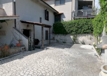 Cortile interno - Trilocale via Peppino Impastato, 24, Fara in Sabina - foto 1