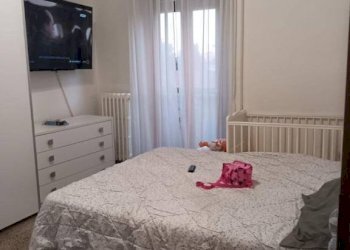 Camera da letto - Bilocale via Monfalcone, 55, Torino (zona Santa Rita) - foto 8