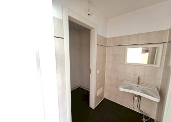 Bagno - Negozio via Fratelli Rosselli, 1, Varese (zona Bobbiate) - foto 6