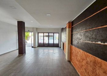 Interno non residenziale - Negozio via Fratelli Rosselli, 1, Varese (zona Bobbiate) - foto 7