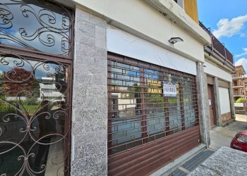 Facciata - Negozio via Fratelli Rosselli, 1, Varese (zona Bobbiate) - foto 11