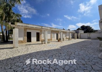 Cortile interno - Hotel via Santa Cesarea Terme, 72, Minervino di Lecce - foto 7