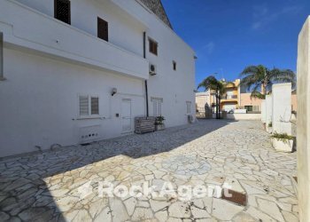 Cortile interno - Hotel via Santa Cesarea Terme, 72, Minervino di Lecce - foto 14