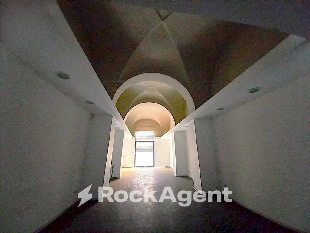 Interno palazzo - Negozio viale della Libertà, 145, Catania - foto 1