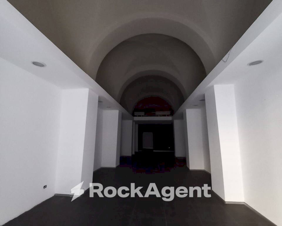 Interno non residenziale - Negozio viale della Libertà, 145, Catania - foto 2