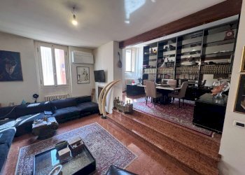 soggiorno - Appartamento via Del Monte, Bologna (zona Centro Storico) - foto 3