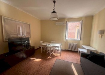 soggiorno - Bilocale via Donzelle, Bologna (zona Centro Storico) - foto 8