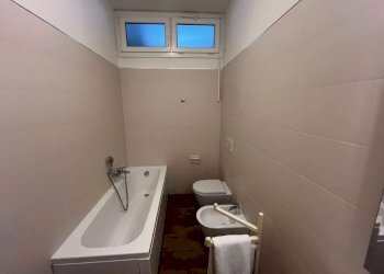 bagno con vasca - Bilocale via Donzelle, Bologna (zona Centro Storico) - foto 22