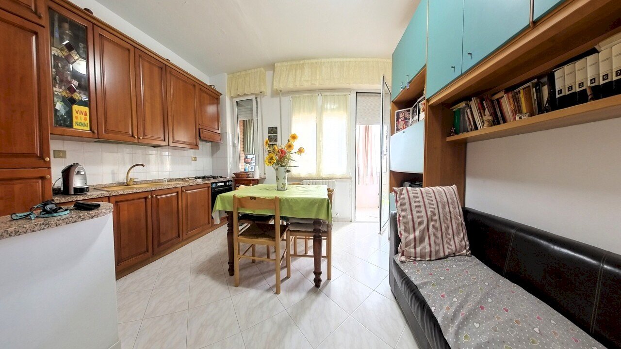 cucina - Trilocale Via Giampaolo Menichetti, Livorno - foto 1