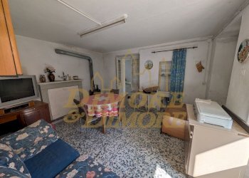 zona giorno piano terra.jpg - Villa Beura-Cardezza - photo 15