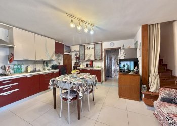photo_4_2026-04-18_11-20-32.jpg - Four-room apartment Via Lago di Garda, Rosignano Marittimo - photo 4