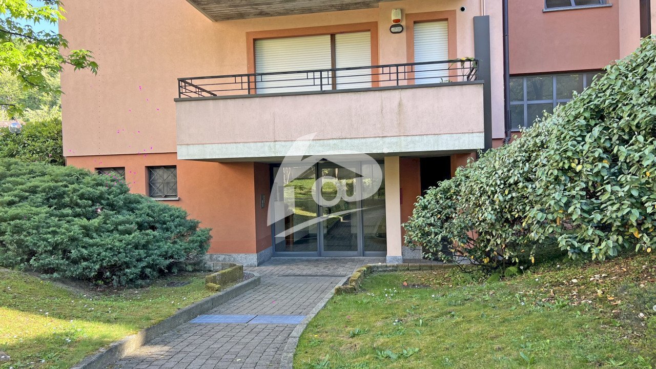 ingresso condominiale - Three-room apartment Via Giuseppe Garibaldi 30, Cittiglio - photo 2