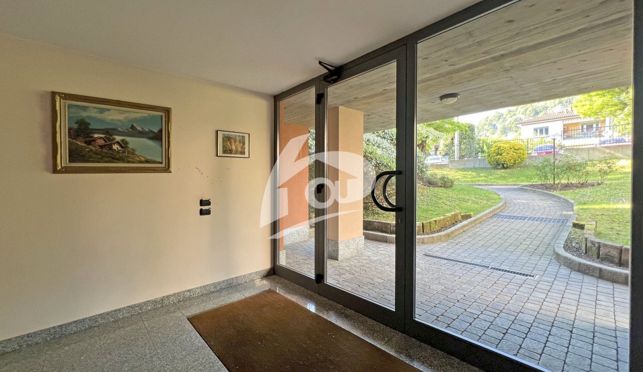 ingresso condominiale - Three-room apartment Via Giuseppe Garibaldi 30, Cittiglio - photo 3