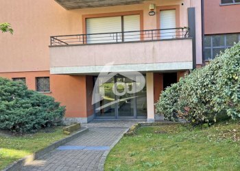 ingresso condominiale - Three-room apartment Via Giuseppe Garibaldi 30, Cittiglio - photo 2
