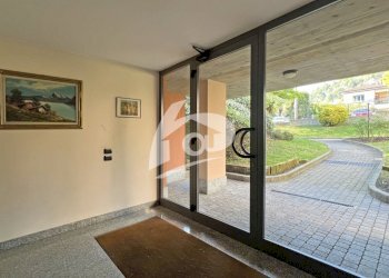 ingresso condominiale - Three-room apartment Via Giuseppe Garibaldi 30, Cittiglio - photo 3