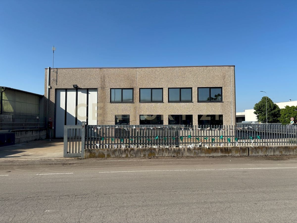 esterno - Locale Commerciale Via Caduti sul Lavoro 23, Isola della Scala - foto 1