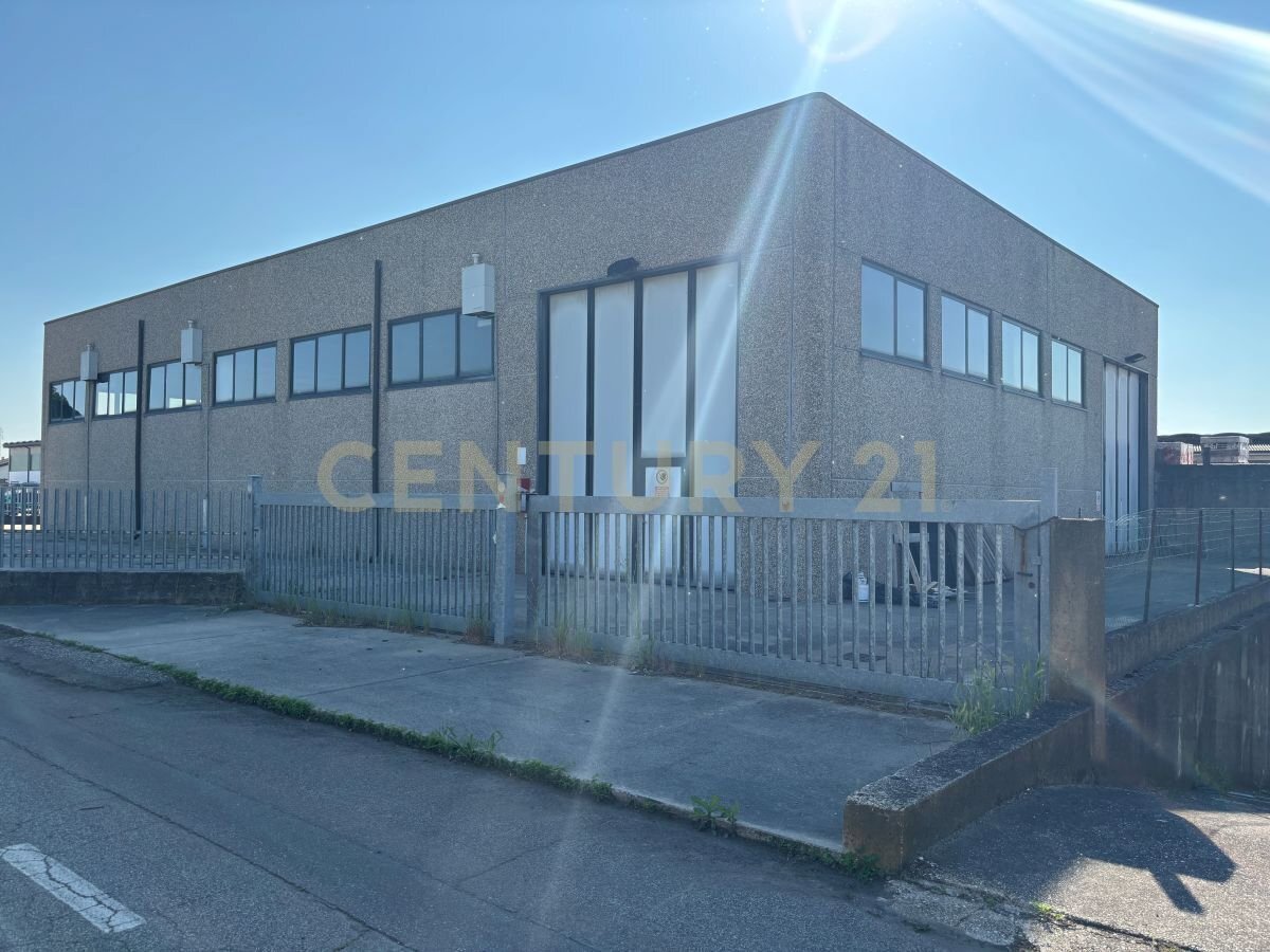 esterno 3 - Locale Commerciale Via Caduti sul Lavoro 23, Isola della Scala - foto 2