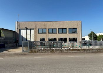 esterno - Locale Commerciale Via Caduti sul Lavoro 23, Isola della Scala - foto 1