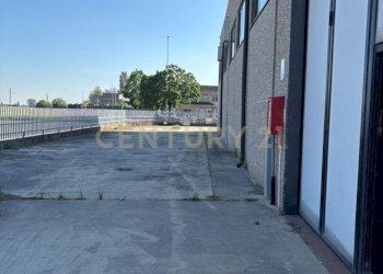 piazzale esterno 4 - Locale Commerciale Via Caduti sul Lavoro 23, Isola della Scala - foto 10