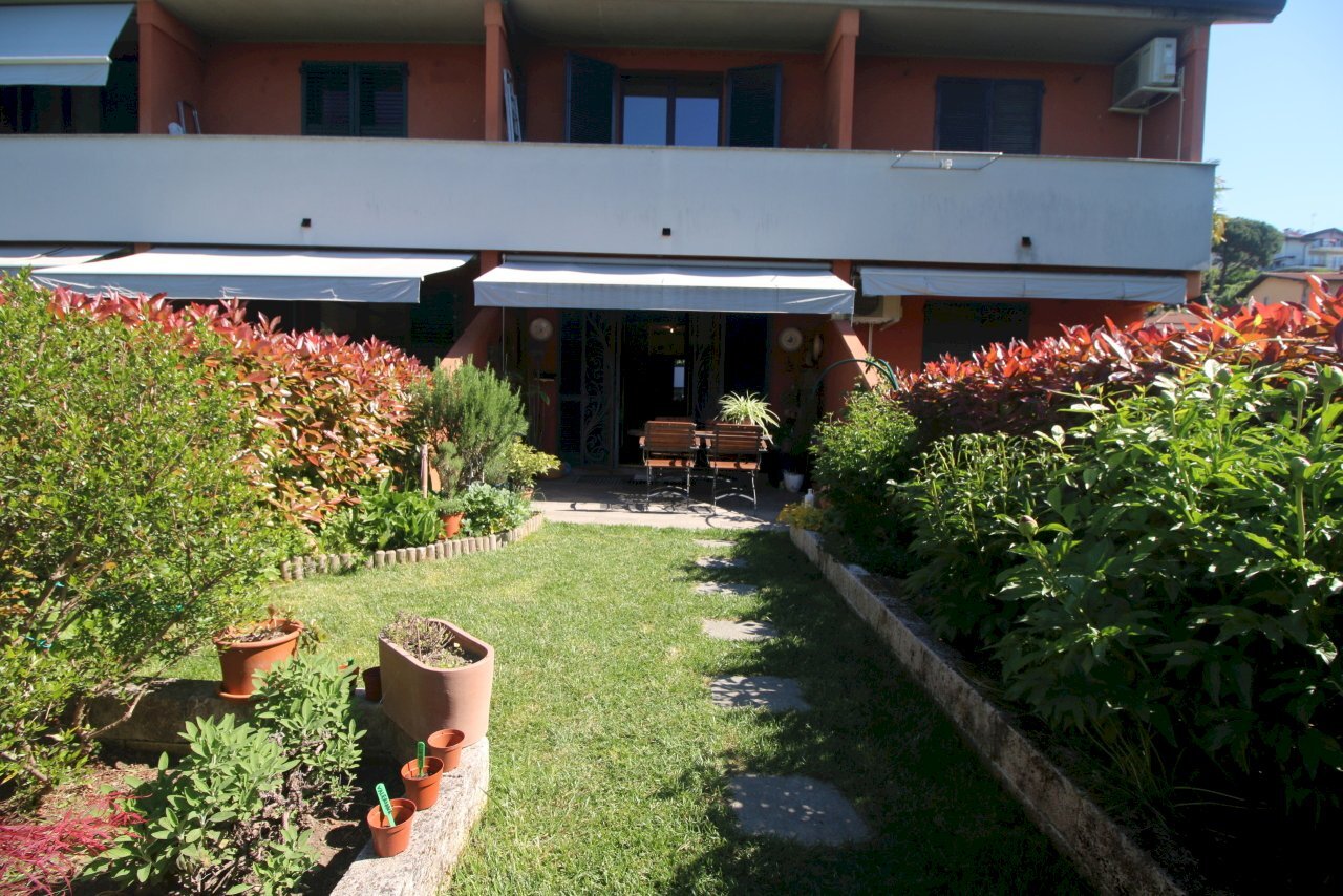 Giardino di proprietà - Terraced Villa Via Somaini 3, San Fermo della Battaglia - photo 1