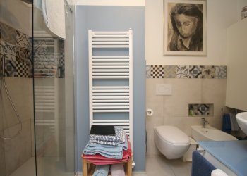 Bagno con doccia - Terraced Villa Via Somaini 3, San Fermo della Battaglia - photo 24