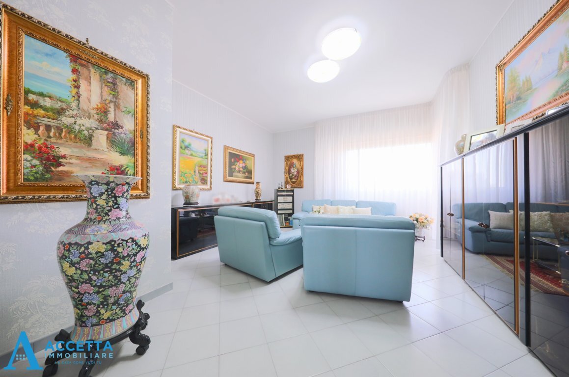 soggiorno - Appartamento Via Lago Trasimeno 27, Taranto - foto 2