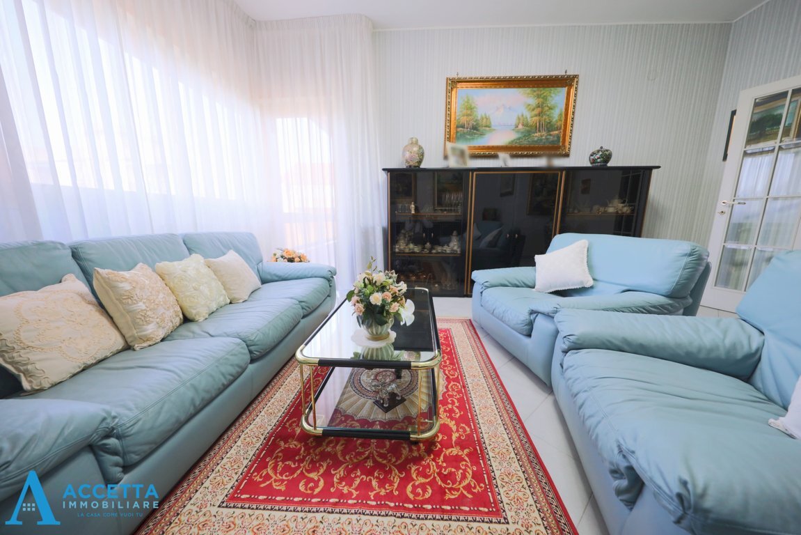 soggiorno - Appartamento Via Lago Trasimeno 27, Taranto - foto 3