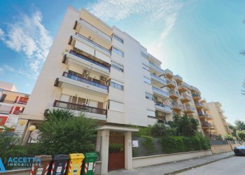 facciata - Appartamento Via Lago Trasimeno 27, Taranto - foto 1