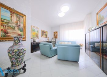 soggiorno - Appartamento Via Lago Trasimeno 27, Taranto - foto 2