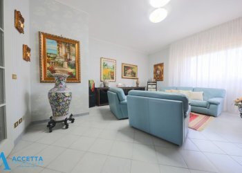 soggiorno - Appartamento Via Lago Trasimeno 27, Taranto - foto 5